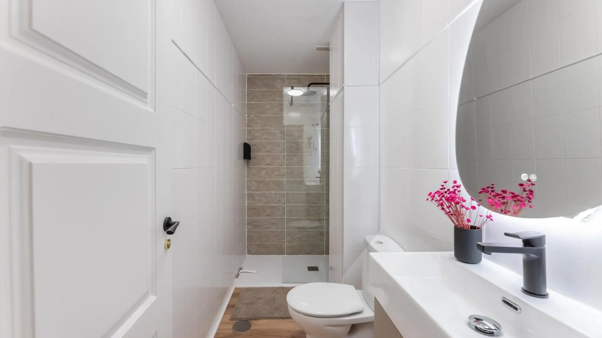 Charming 4-Bedroom Apartment In Malaga'S Historic Center