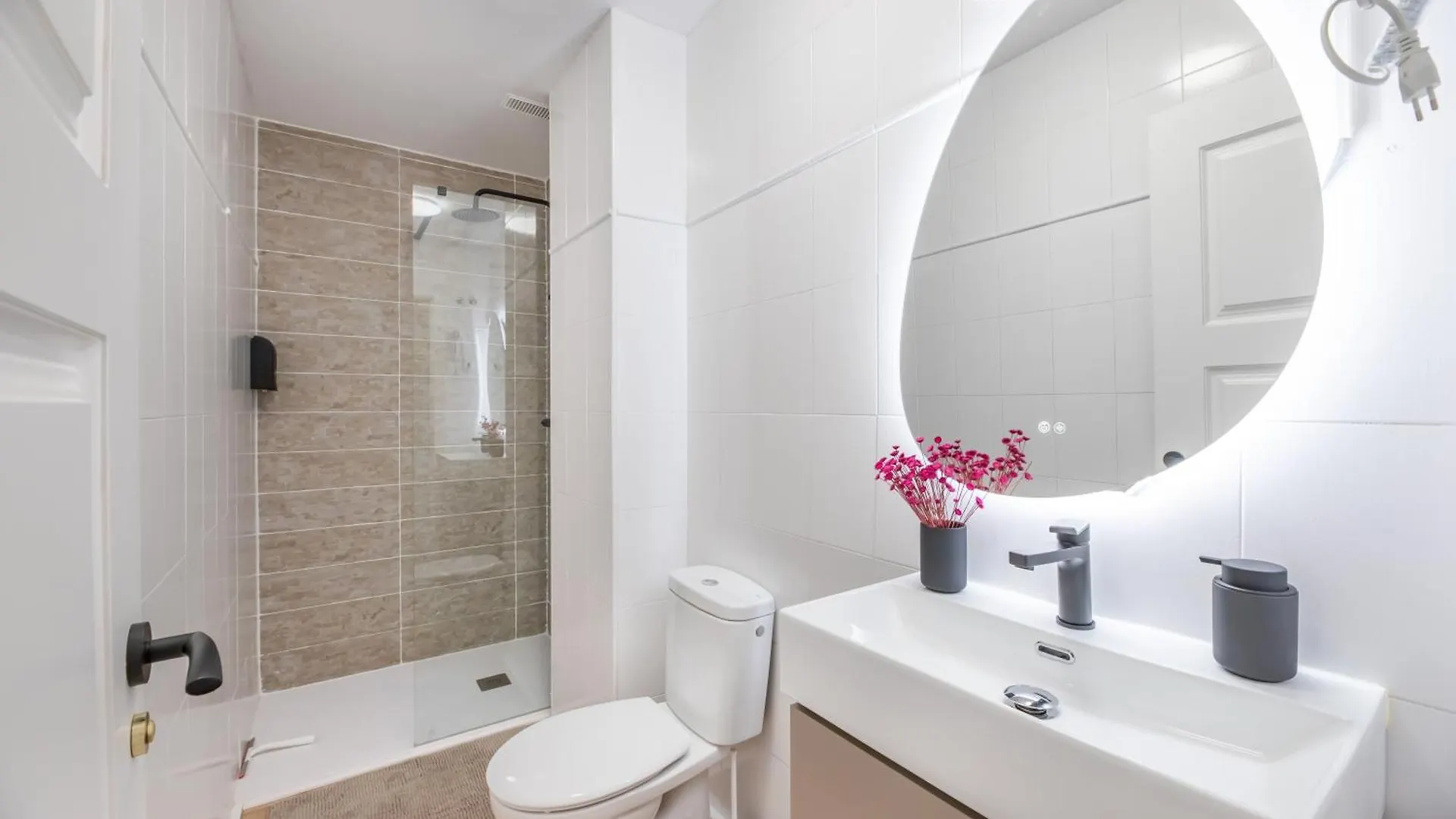 Charming 4-Bedroom Apartment In Malaga'S Historic Center