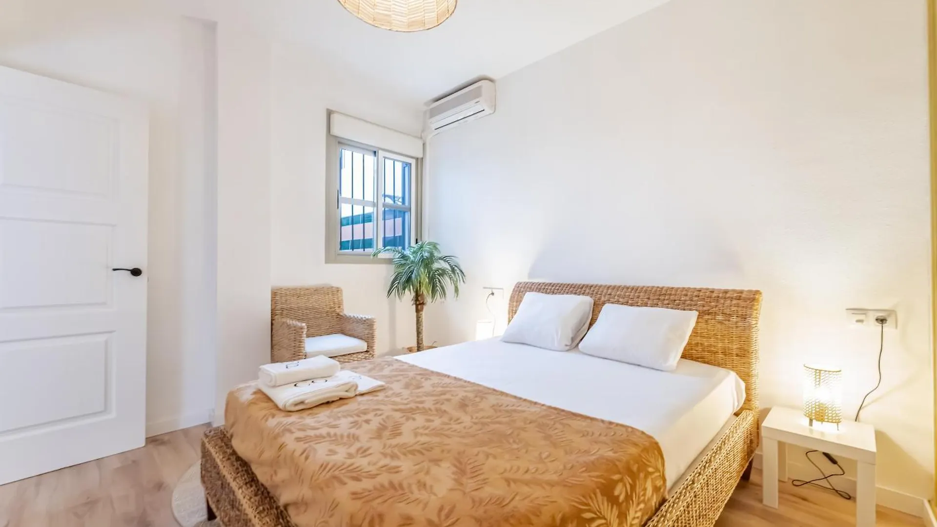 Charming 4-Bedroom Apartment In Malaga'S Historic Center