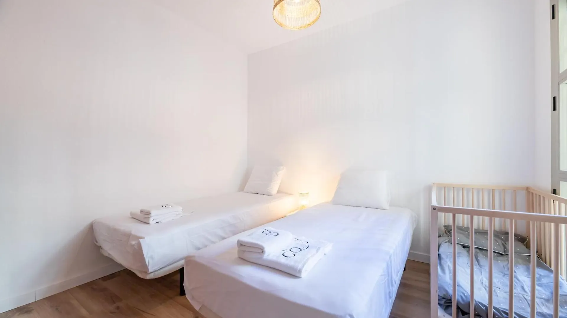 Charming 4-Bedroom Apartment In Malaga'S Historic Center