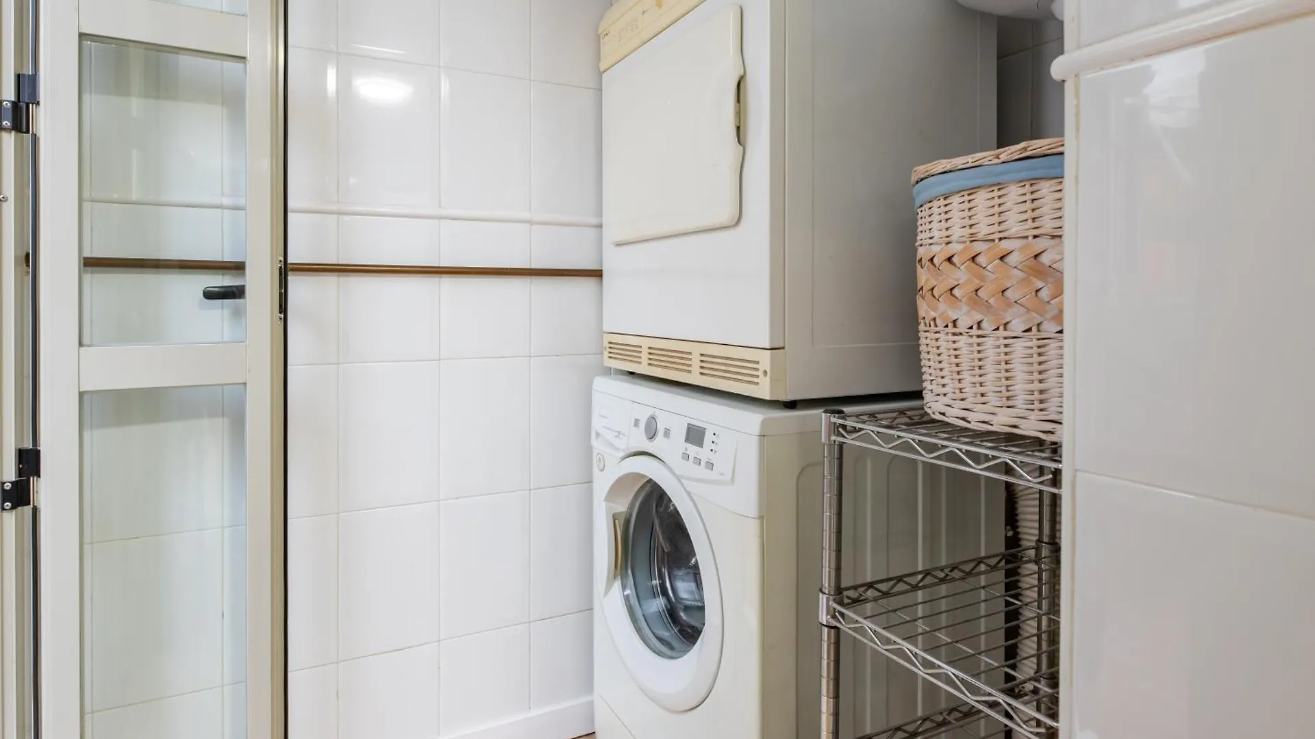 Charming 4-Bedroom Apartment In Malaga'S Historic Center