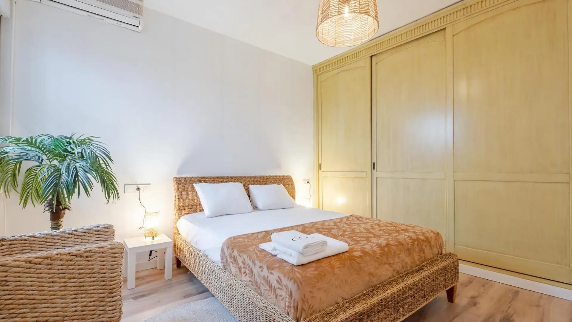 Charming 4-Bedroom Apartment In Malaga'S Historic Center  Malaga