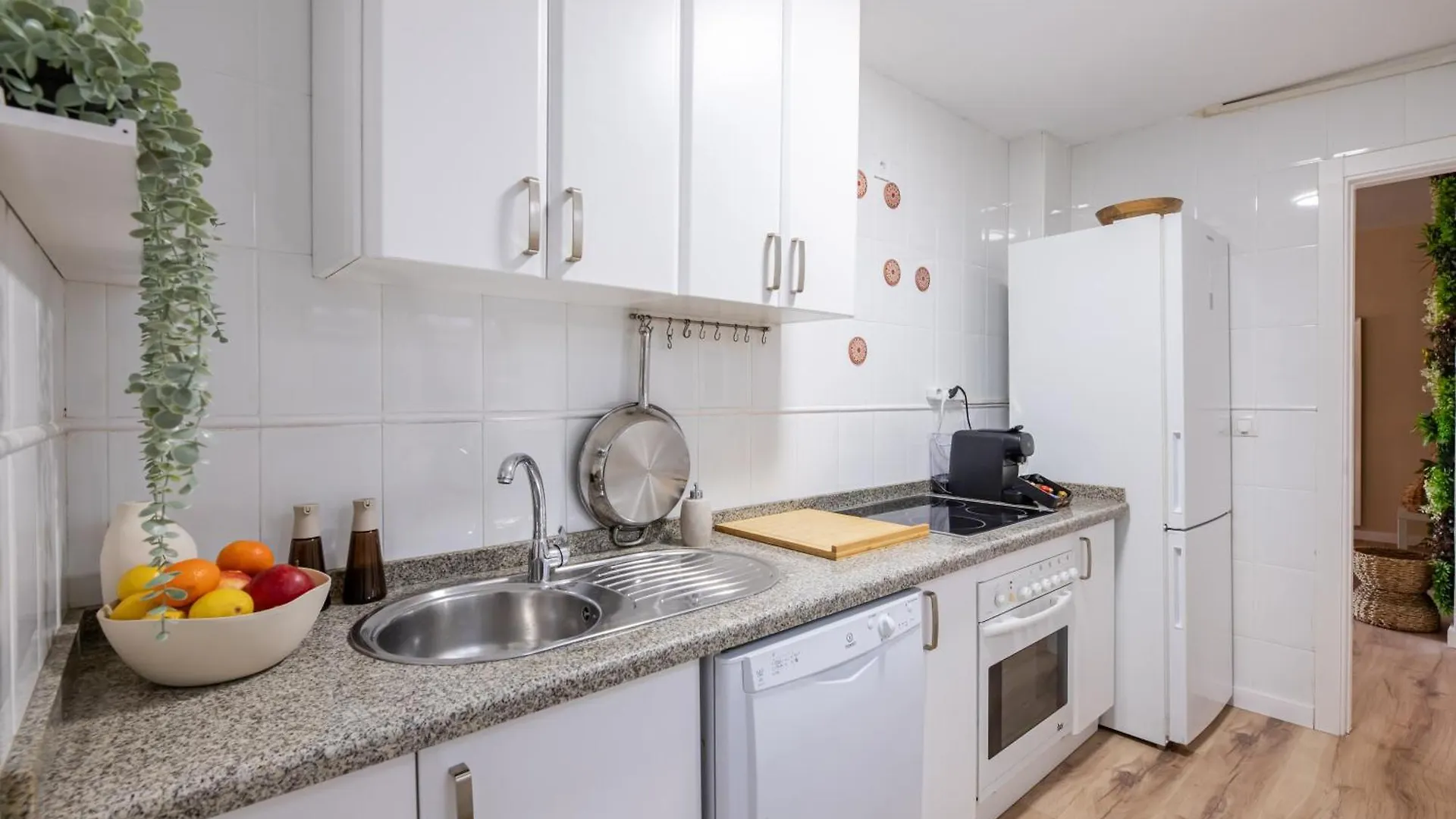 Charming 4-Bedroom Apartment In Malaga'S Historic Center 0*, Malaga