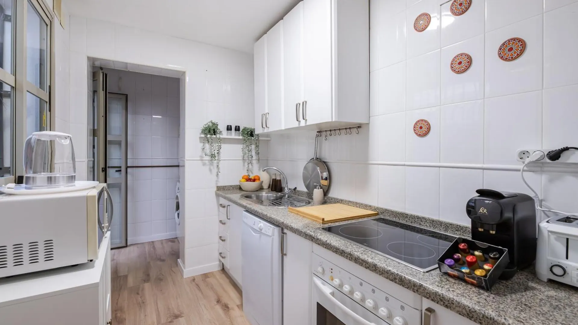 Charming 4-Bedroom Apartment In Malaga'S Historic Center