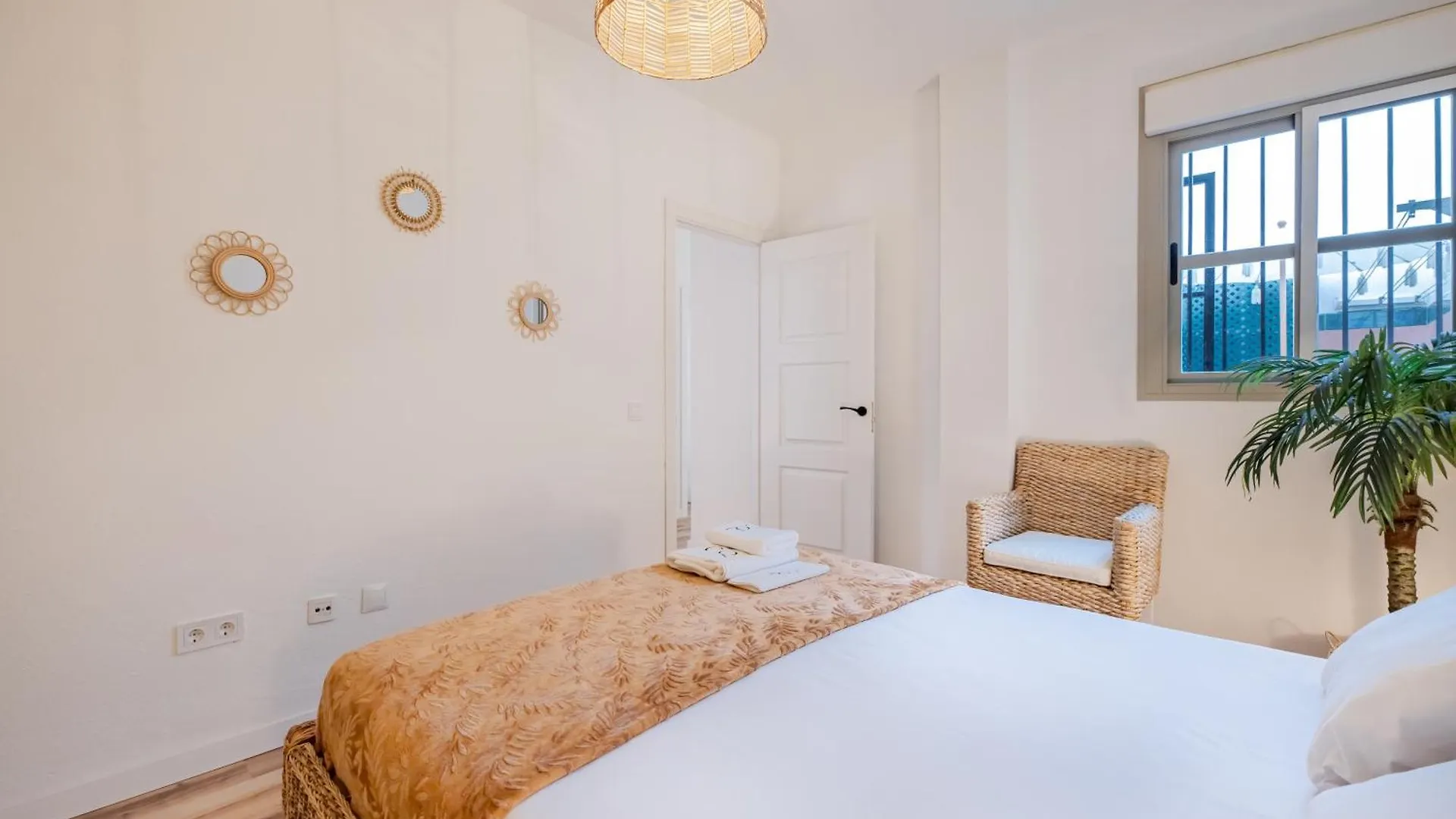 Charming 4-Bedroom Apartment In Malaga'S Historic Center