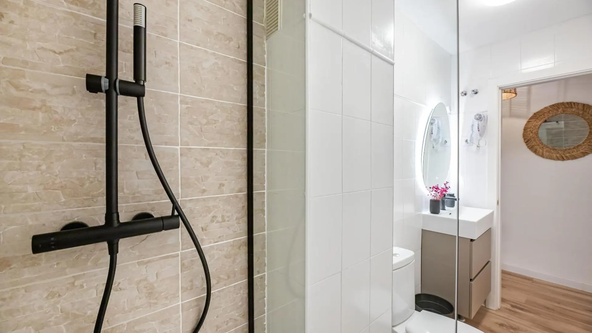 Charming 4-Bedroom Apartment In Malaga'S Historic Center 0*,