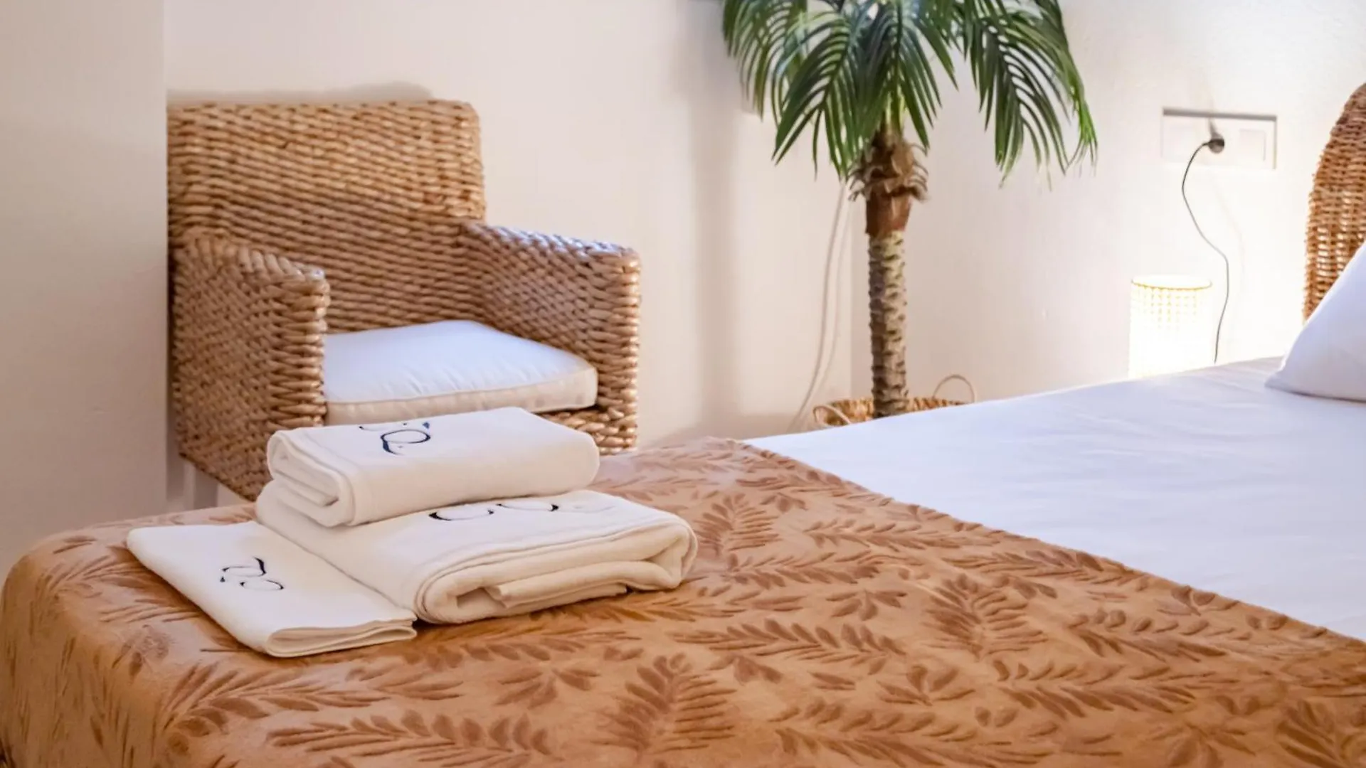 Charming 4-Bedroom Apartment In Malaga'S Historic Center Spanien