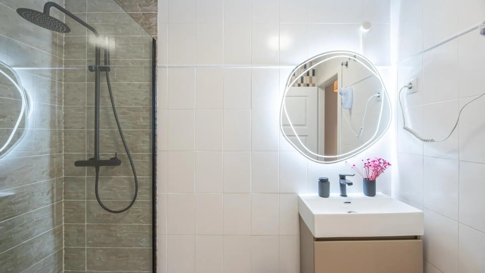 Charming 4-Bedroom Apartment In Malaga'S Historic Center