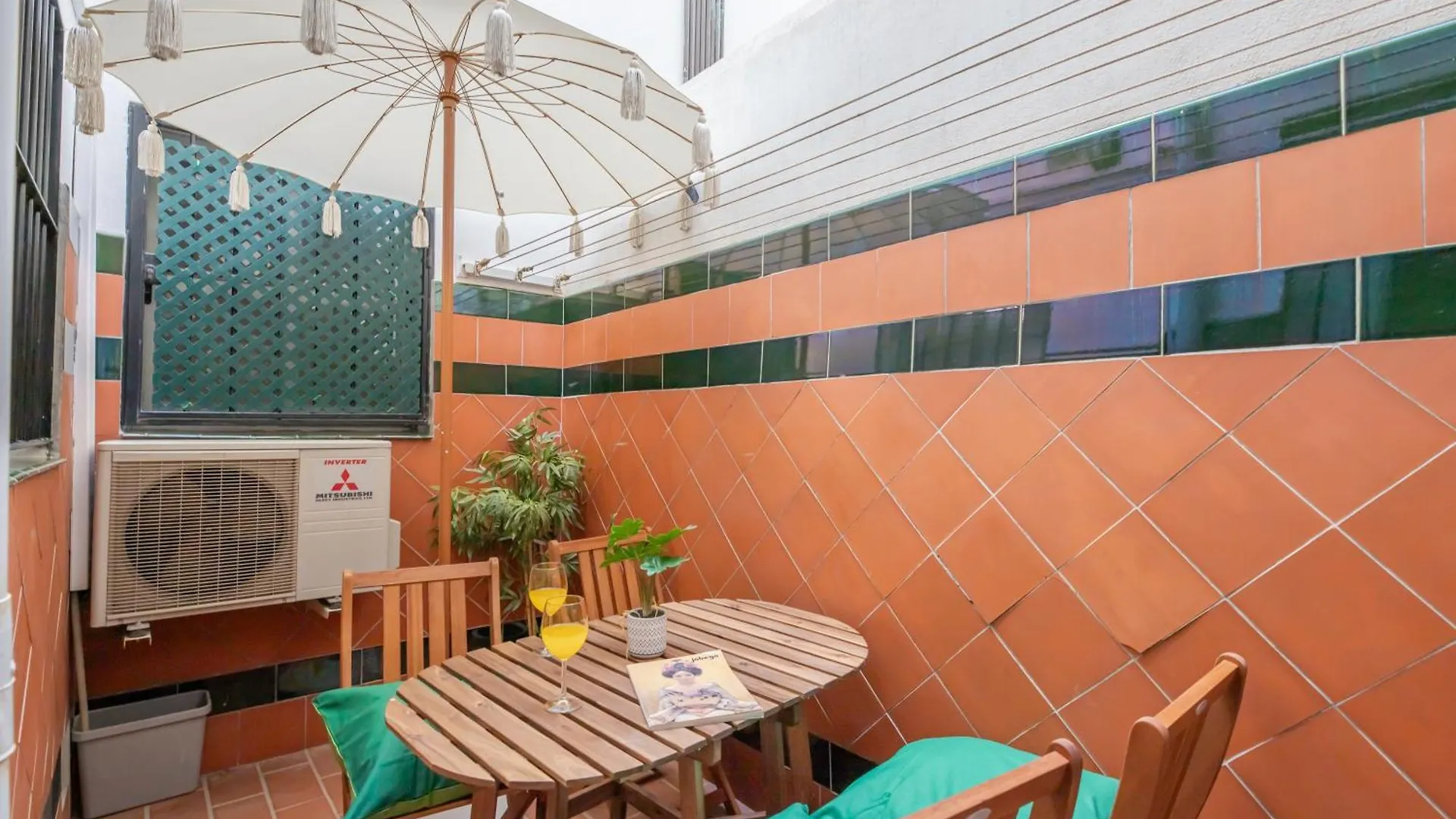 Charming 4-Bedroom Apartment In Malaga'S Historic Center