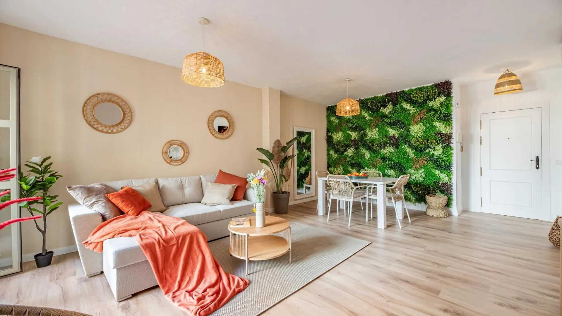 Charming 4-Bedroom Apartment In Malaga'S Historic Center