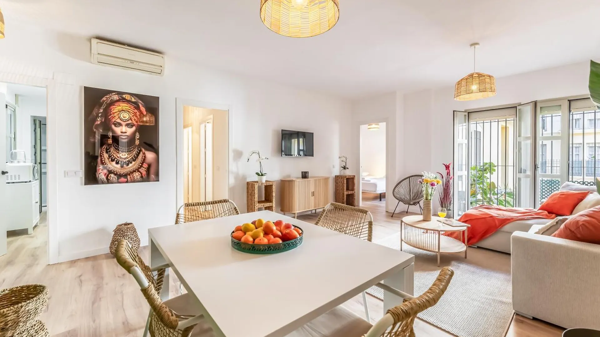 Charming 4-Bedroom Apartment In Malaga'S Historic Center 0*,