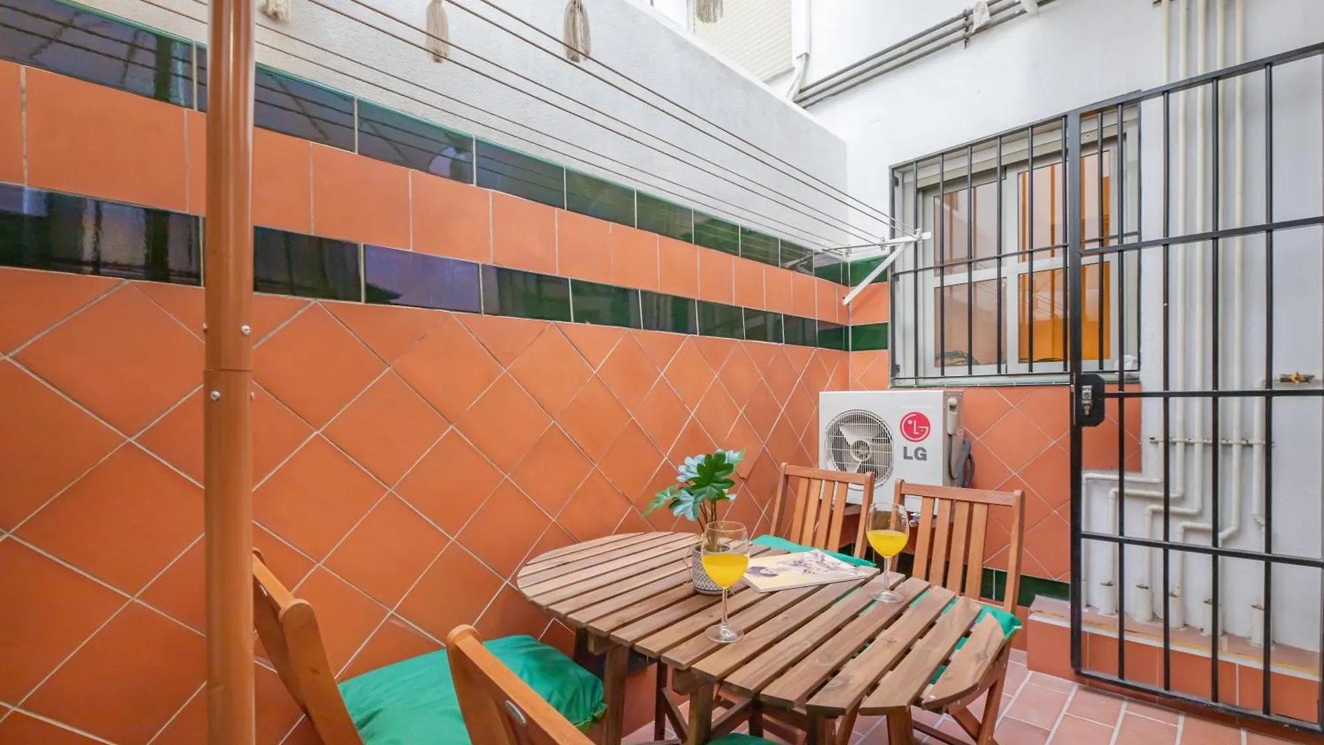 Charming 4-Bedroom Apartment In Malaga'S Historic Center