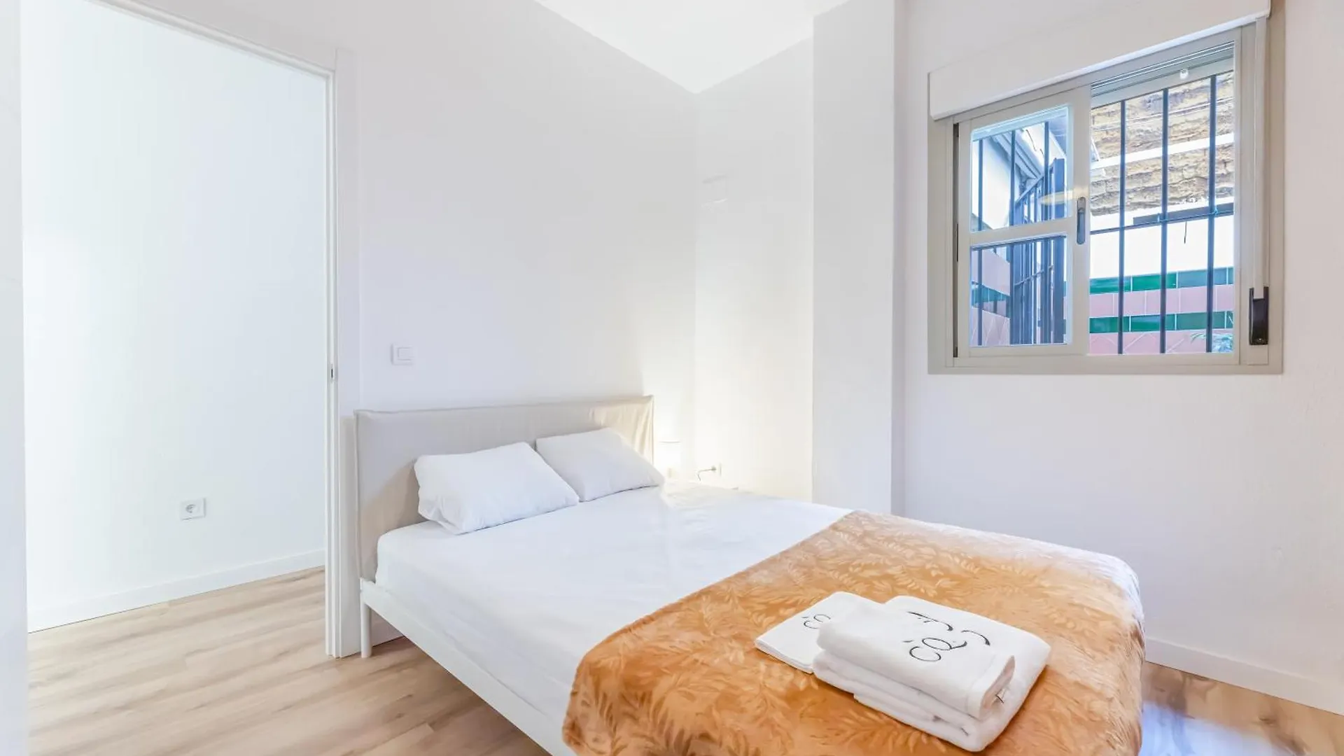 Charming 4-Bedroom Apartment In Malaga'S Historic Center Espagne